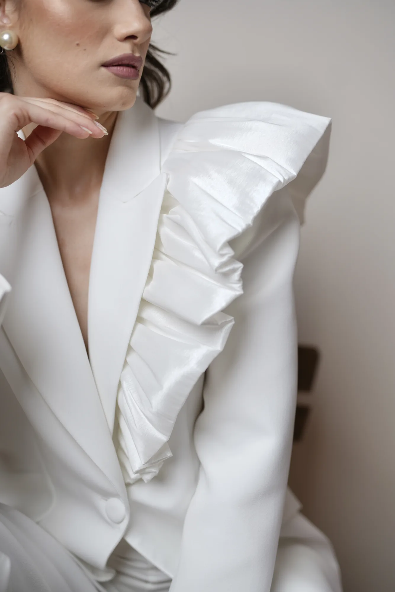 Beyaz Saten Fırfırlı Modern Nikah ve Söz Takımı — 4. görünüm