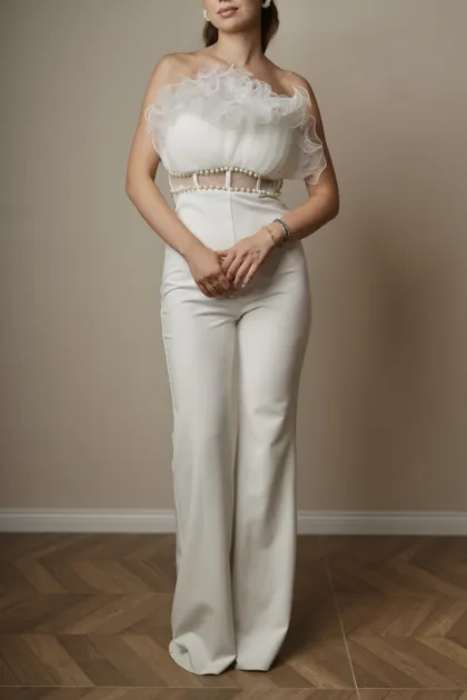 Beyaz Cut-out Detaylı, İnci İşlemeli Tül Fırfırlı Nikah Tulumu — 2. görünüm