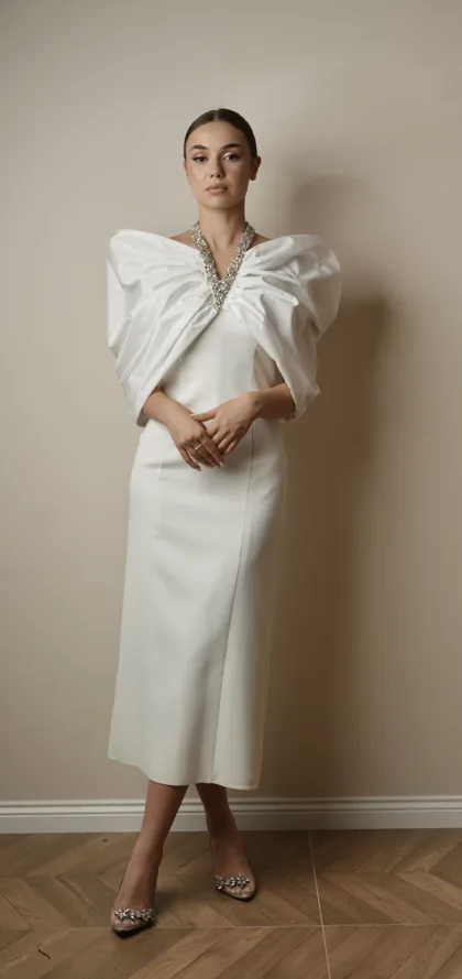 Kristal Gerdanlık ve Dev Volan Detaylı Tasarım Midi Nikah Elbisesi