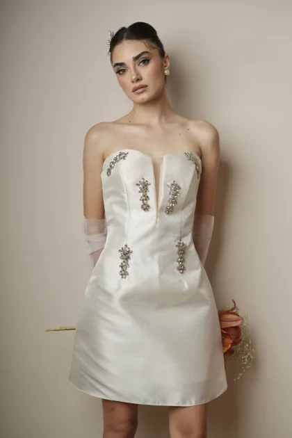 Saten Kristal Taş İşlemeli, Tül Eldivenli Mini Nikah ve After-Party Elbisesi