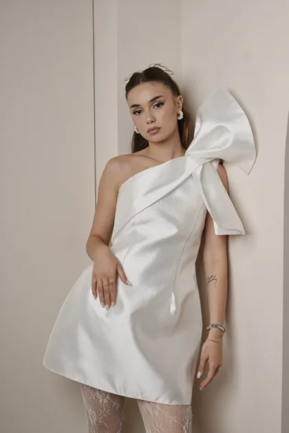Beyaz Tek Omuz Dev Fiyonklu, Modern Mini Nikah Elbisesi