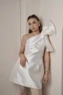 Beyaz Tek Omuz Dev Fiyonklu, Modern Mini Nikah Elbisesi