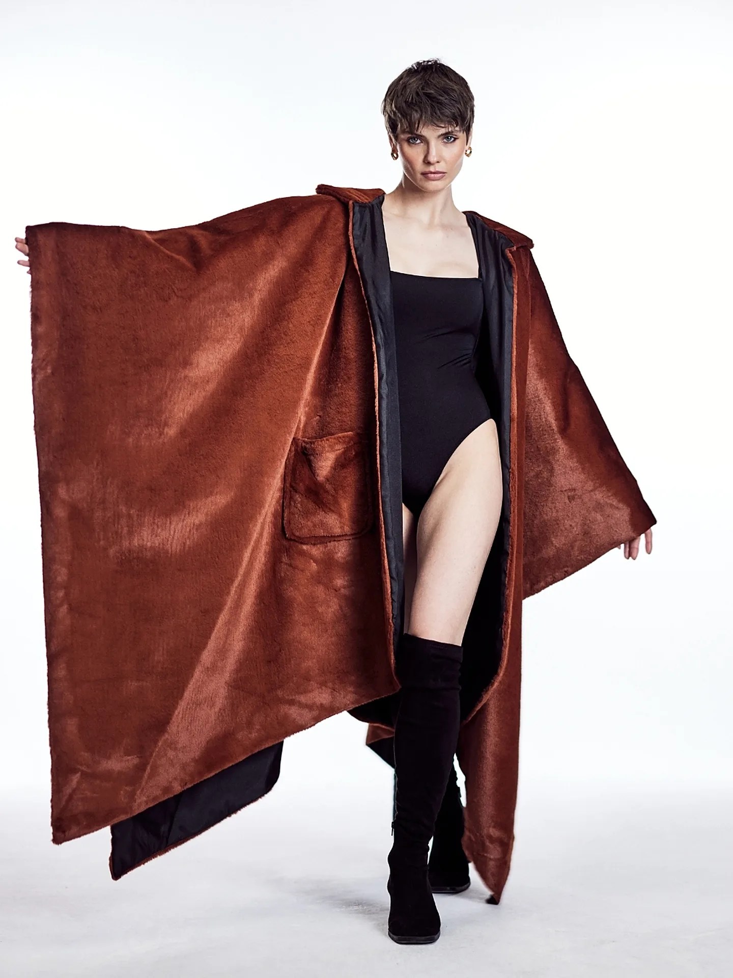 Noir Cape